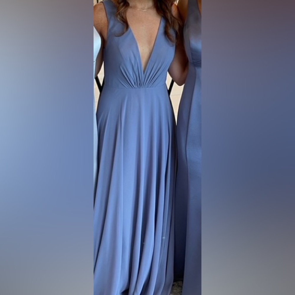 Jenny Yoo Ryan’s dress chiffon in color Peri